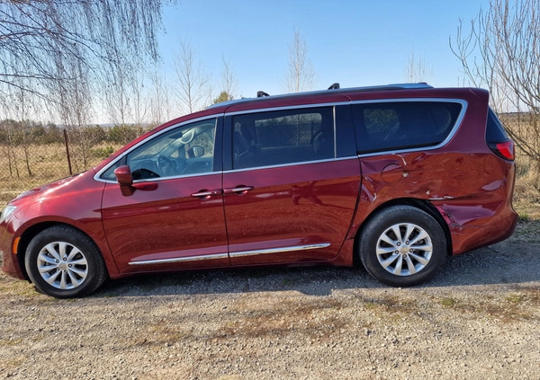 Chrysler Pacifica cena 59900 przebieg: 145000, rok produkcji 2019 z Lubartów małe 191